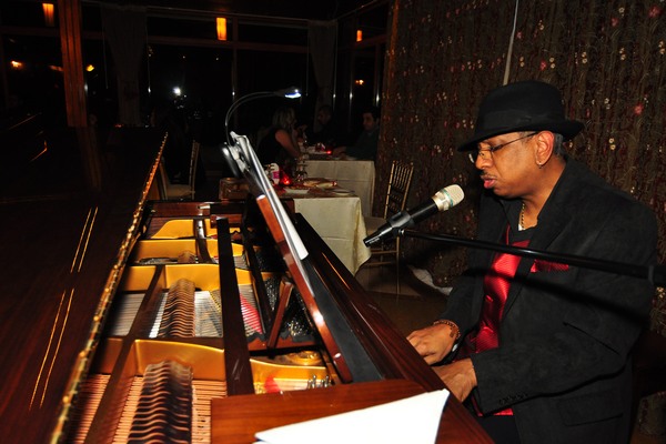 Valentine @ Starlight Lounge